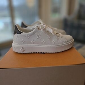 Louis Vuitton White Monogram Sneakers, Perfect Condition! Size 7